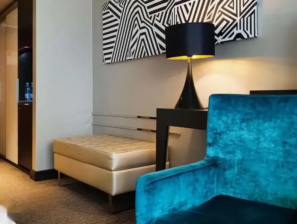 Salon VIP kasyna — stoły i lounge